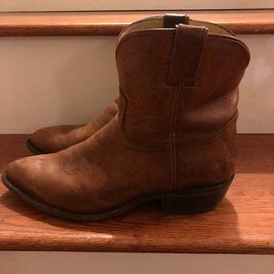 Frye “Billy” ladies boots, cognac, size 10